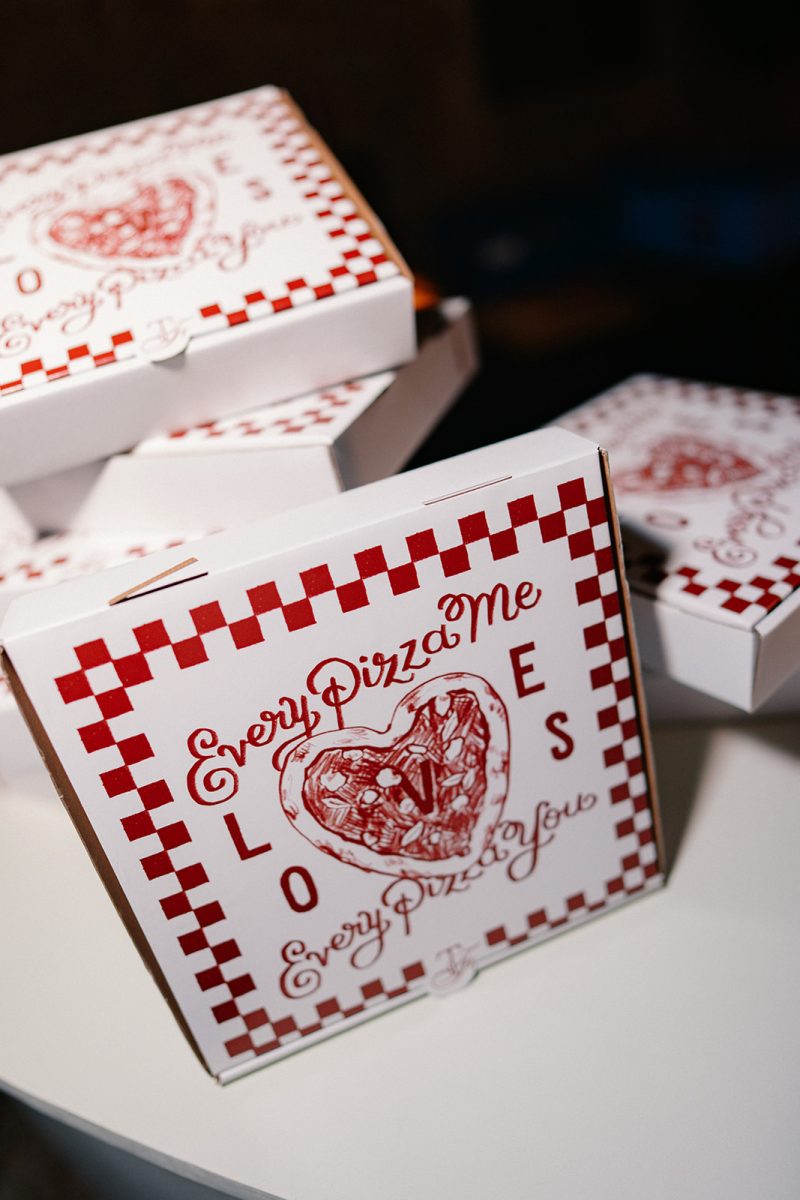 Cajas de pizza ilustradas «Every Pizza Me Loves» para la recena