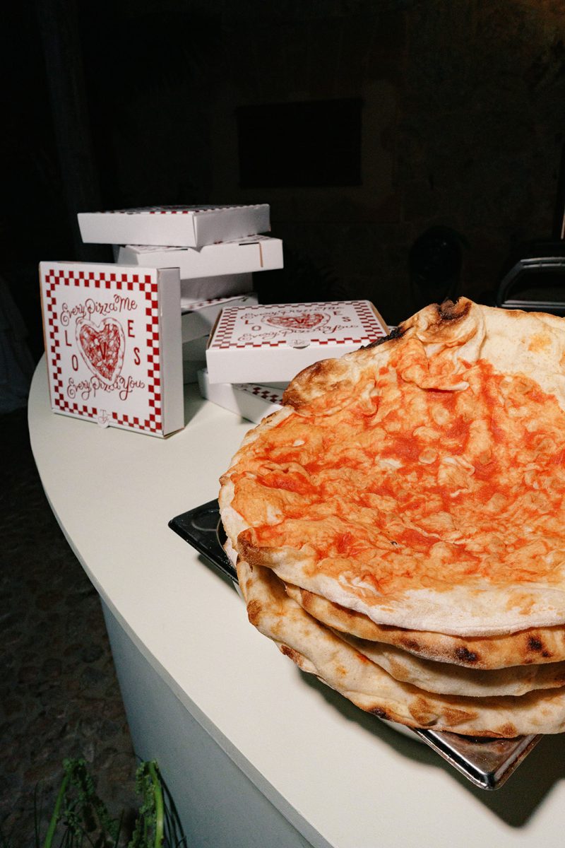 Pizza de medianoche para los invitados